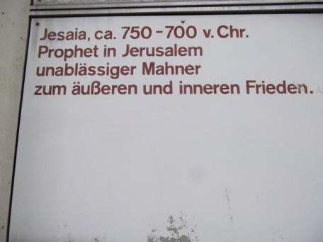 an Außenfassade einer r.-kath. Kirche